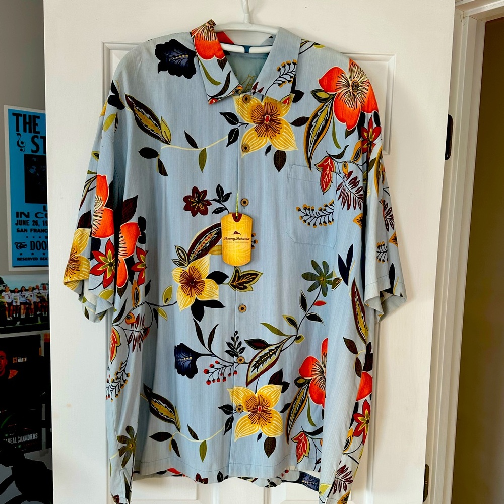 Men’s Tommy Bahama short sleeve tropical shirt.  Midtown medley color. XXL NWT